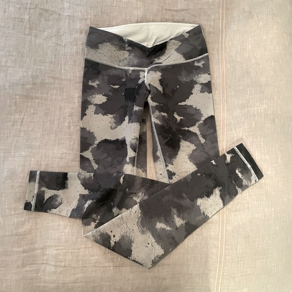 Lululemon full length leggings/pants - size 4 - grey